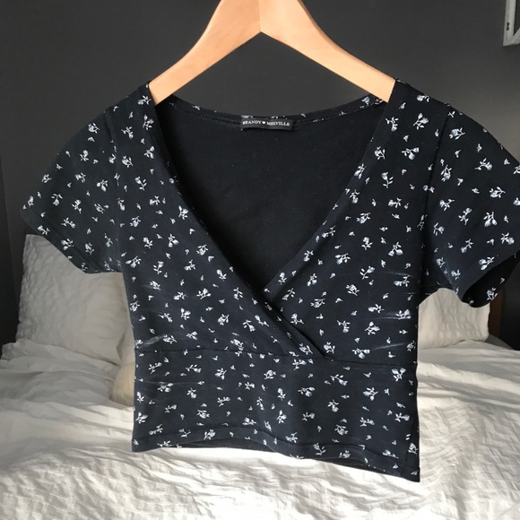 BRANDY MELVILLE TEE - Picture 3 of 5